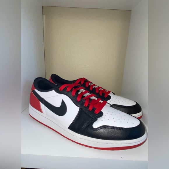 Air Jordan 1 Low - Picture 1 of 8